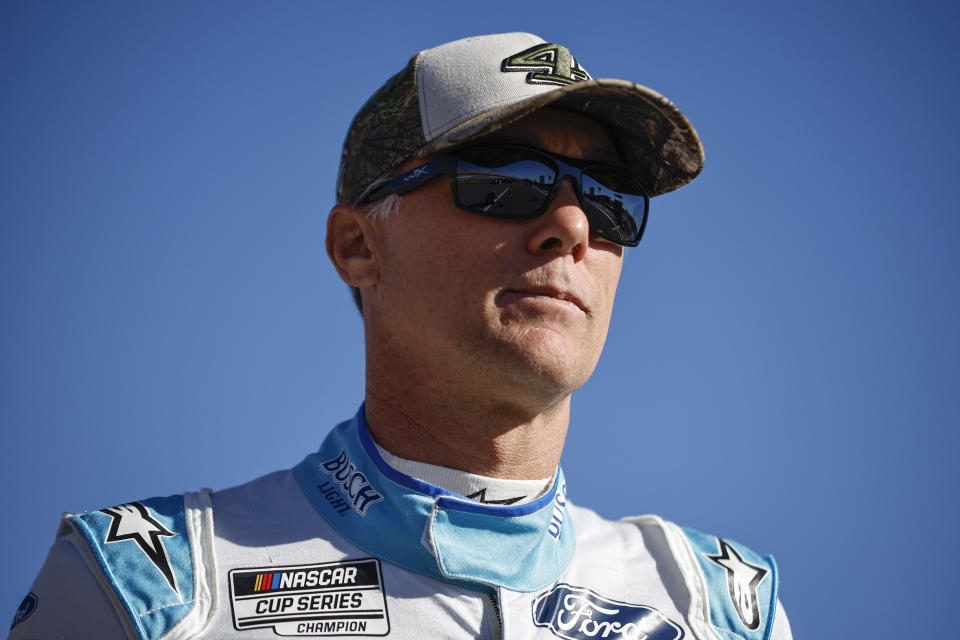 TALLADEGA, ALABAMA - OCTOBER 01: Kevin Harvick, driver of the #4 Busch Light Ford, walks the grid during qualifying for the NASCAR Cup Series YellaWood 500 at Talladega Superspeedway on October 01, 2022 in Talladega, Alabama. (Photo by Sean Gardner/Getty Images)