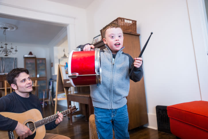 Cómo ayuda la musicoterapia a los niños con síndrome de Down 