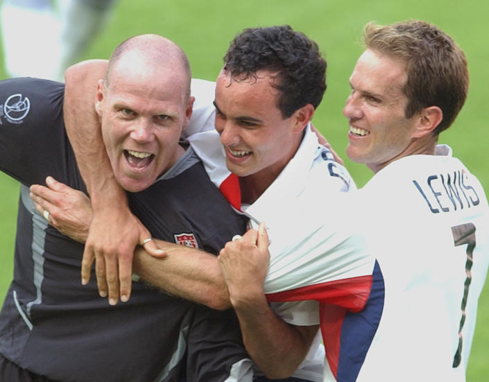 Estados Unidos avanzó a los cuartos de final del mundial de Corea Japón 2002 tras vencer a México y cayó ante Alemania por 1 a 0 (Foto:Vincent Yu/ AP)