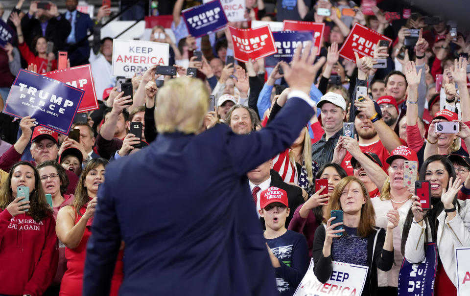 U.S. President Donald Trump waves to supporters during a campaign rally in Milwaukee, Wisconsin, U.S., January 14, 2020. REUTERS/Kevin Lamarque