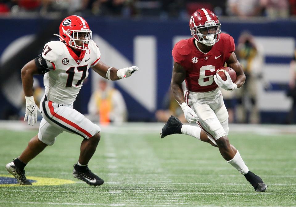 Dec 4, 2021; Atlanta, GA, USA; Alabama running back Trey Sanders (6) runs the ball with Georgia linebacker Nakobe Dean (17) giving chase during the SEC championship game at Mercedes-Benz Stadium. Alabama defeated Georgia 41-24. Mandatory Credit: Gary Cosby Jr.-USA TODAY Sports