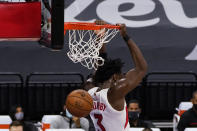 Toronto Raptors forward OG Anunoby dunks during the first quarter of the team's NBA basketball game agains the Sacramento Kings 5in Sacramento, Calif., Friday, Jan. 8, 2021. (AP Photo/Rich Pedroncelli)