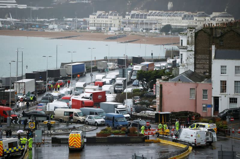 Vehículos atascados en el puerto de Dover