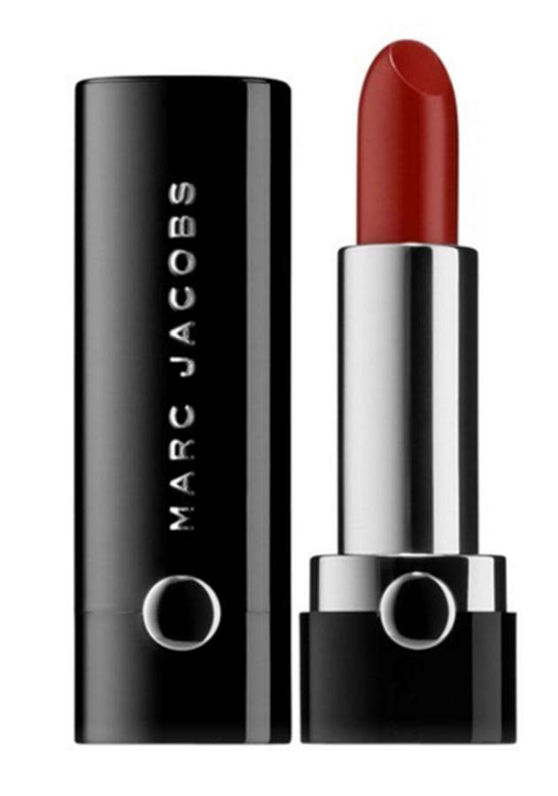 Gaga wurde mit Marc Jacobs Make-up herausgeputzt, darunter dieser „Dashing“-Lippenstift (€ 40). Bild: Sephora