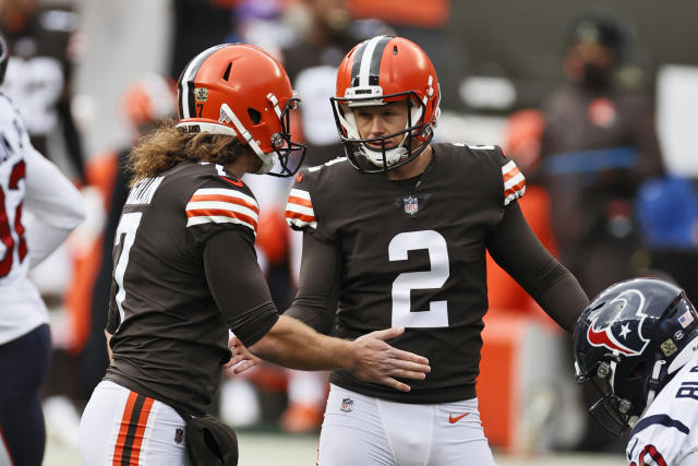 Browns place 3 more on COVID list, Garrett kept home sick