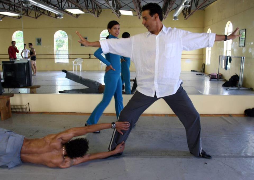 Artistic director Jimmy Gamonet de los Heros, center, worked with dancer, Isanusi Garcia Rodriguez, right, while dancer Iliana Lopez, back, observed during a rehearsal of Ballet Gamonet’s first program in this 2005 file photo.