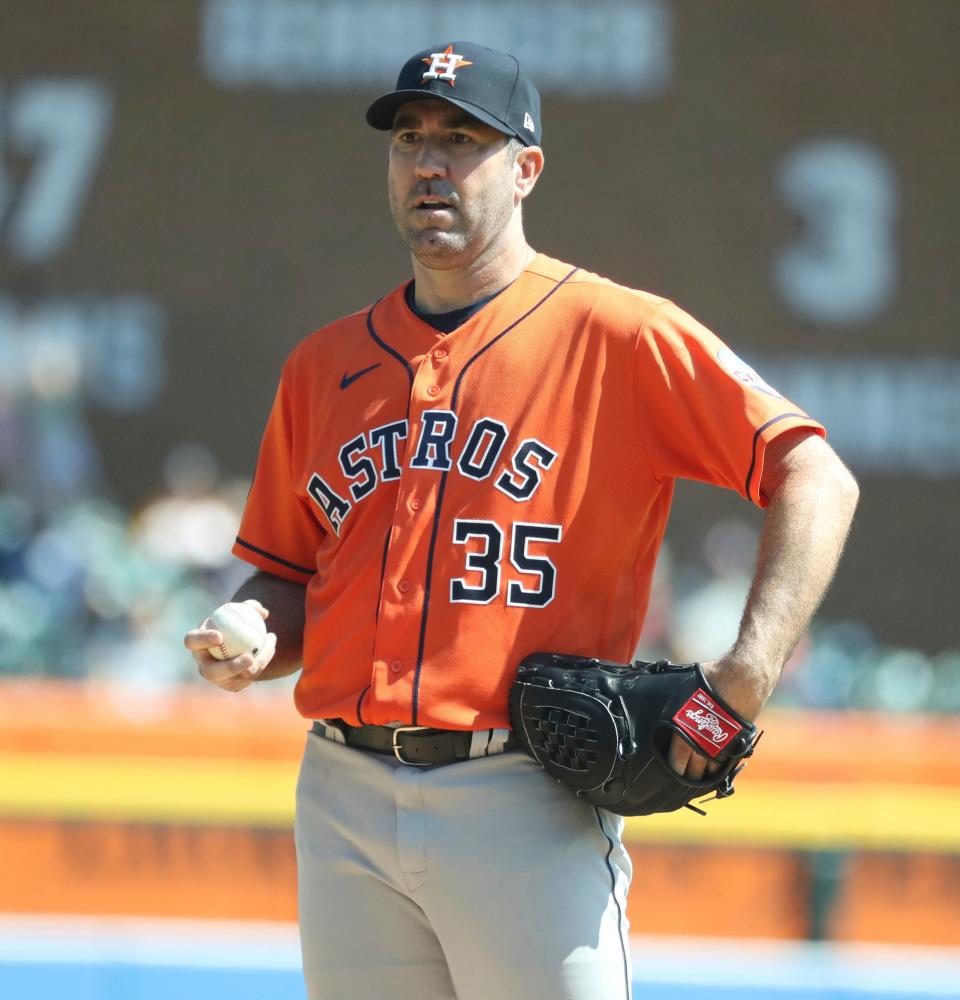 Houston Astros starter Justin Verlander (35) pauses against the Detroit Tigers during fifth-inning action at Comerica Park in Detroit on Sunday, Aug. 27, 2023.