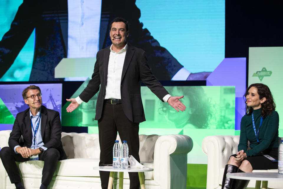 Feijóo, Moreno y Ayuso (de izda. a dcha.) durante el último congreso del PP de Andalucía. (Photo By Alex Camara/Europa Press via Getty Images)