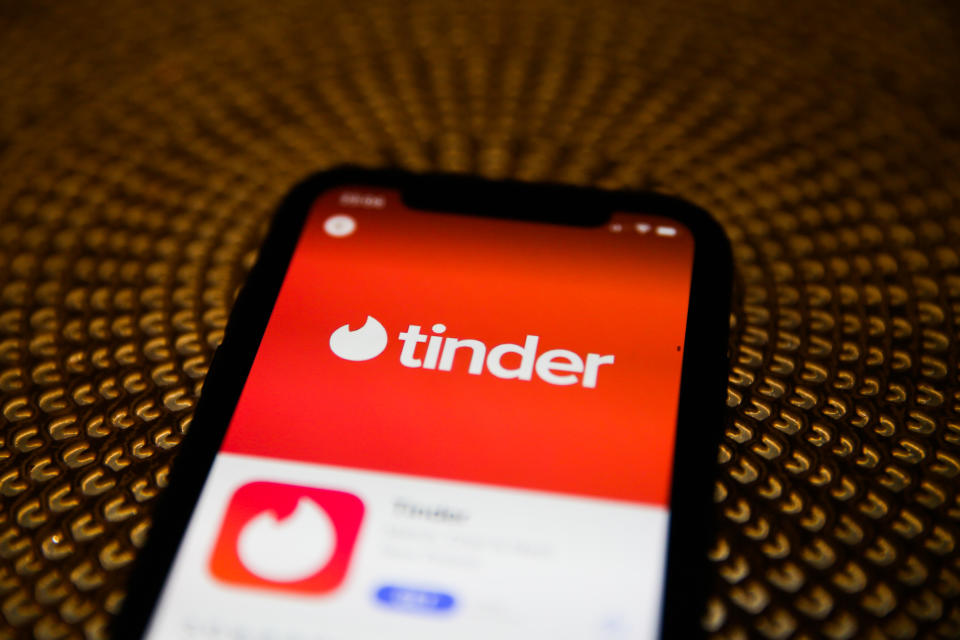 Tinder ist eine klassische Dating-App, die jedoch längst nicht mehr immer nur für Dating verwendet wird (Bild: Jakub Porzycki/NurPhoto via Getty Images)