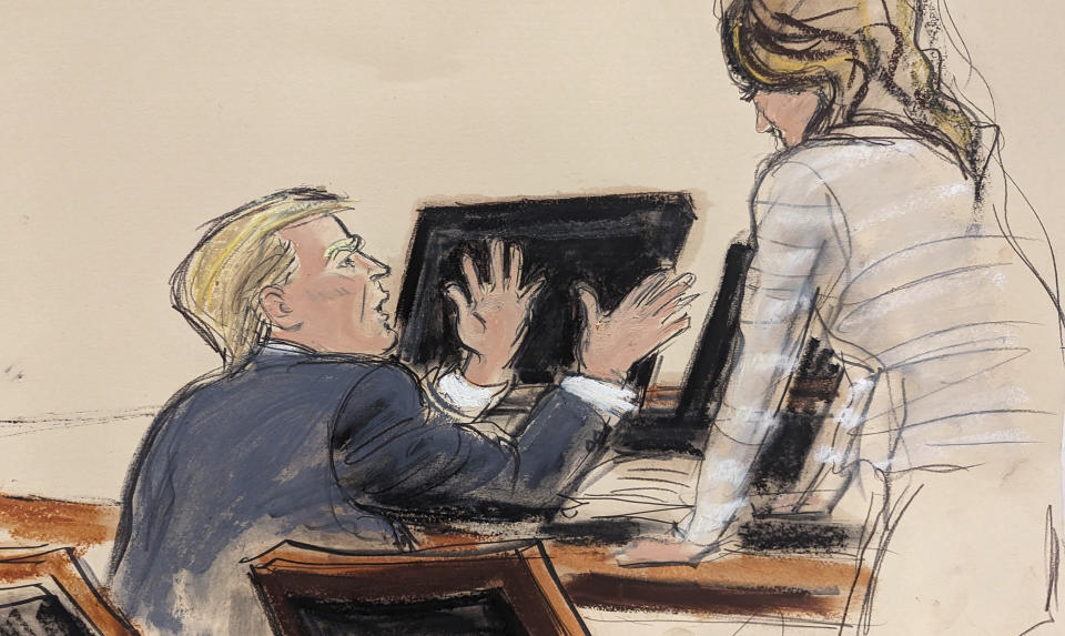 En este boceto de la sala del tribunal, el expresidente Donald Trump, previo a subir al banquillo de los testigos, gesticula y dice cosas en voz alta a su abogada Alina Habba, durante su juicio civil por difamación, el jueves 25 de enero de 2024, en un tribunal federal de Nueva York. (Elizabeth Williams vía AP)