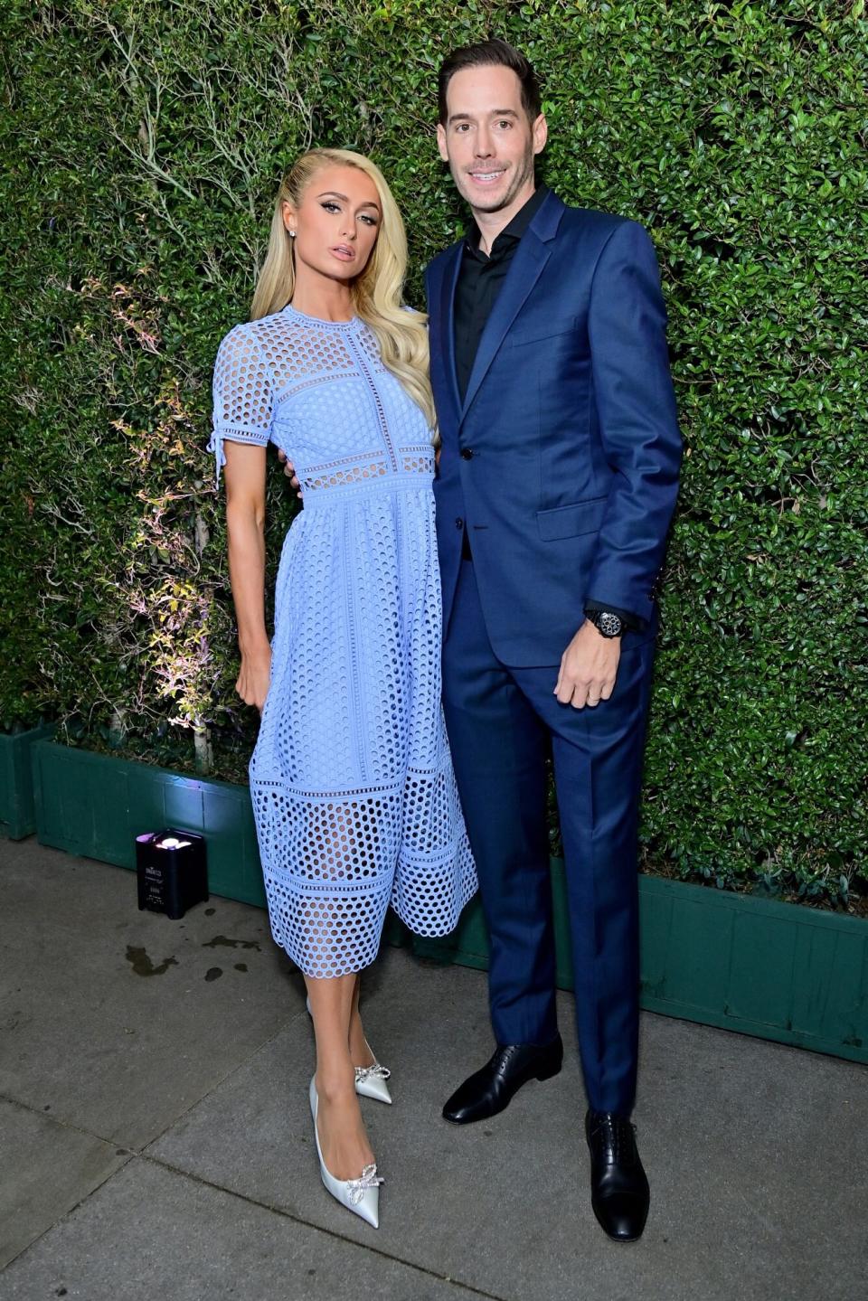 LOS ANGELES, CALIFORNIA - APRIL 23: (L-R) Paris Hilton and LACMA Trustee Carter Reum attend LACMA 2022 Collectors Committee Gala at Los Angeles County Museum of Art on April 23, 2022 in Los Angeles, California. (Photo by Stefanie Keenan/Getty Images for LACMA)