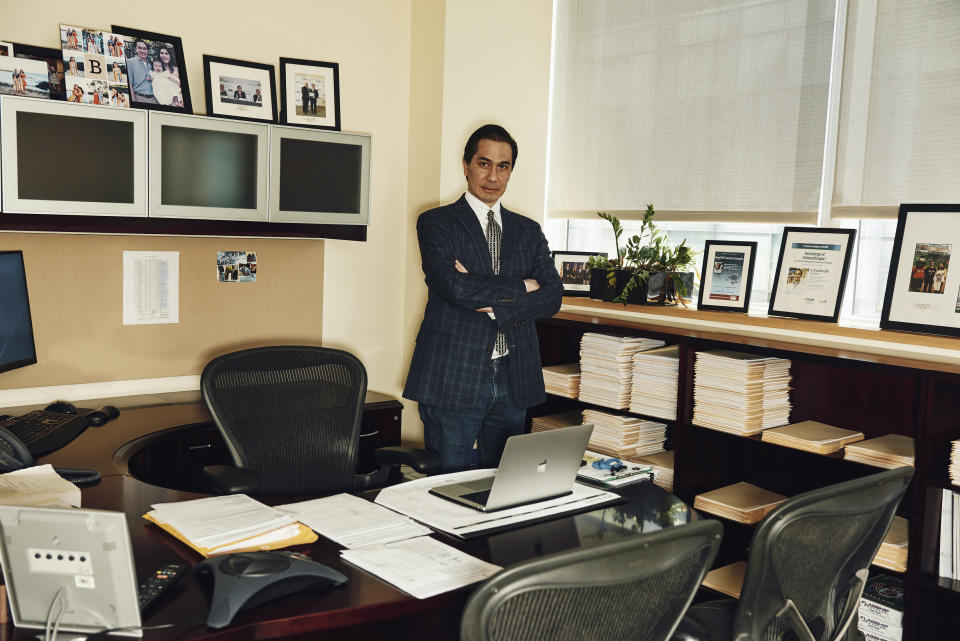 Dan Barouch, director del Centro para la Investigación de Virus y Vacunas, en su oficina de Boston, el 19 de mayo de 2020. (Tony Luong/The New York Times)