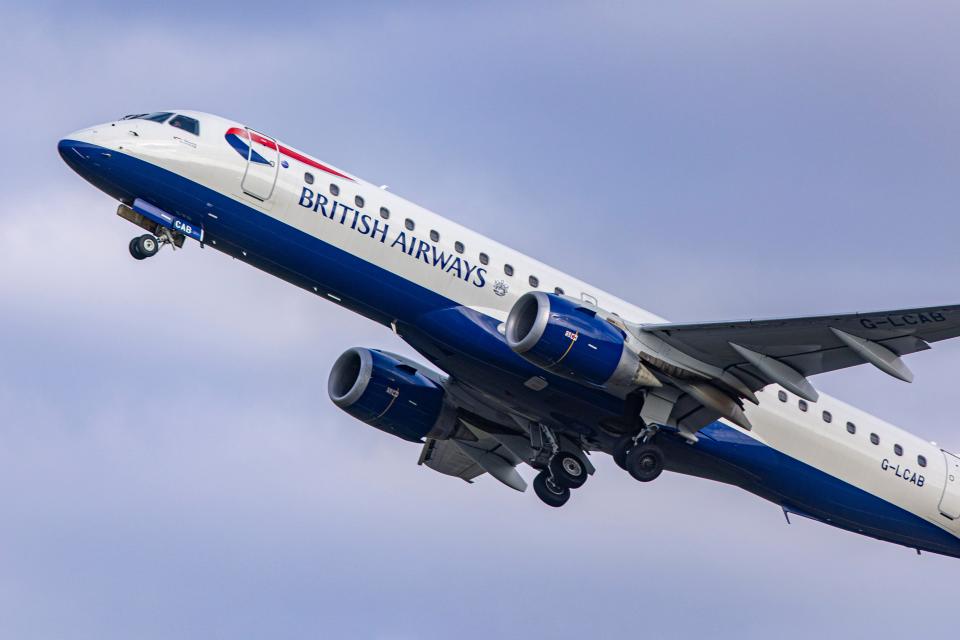 British Airways Embraer ERJ-190 Departs From Amsterdam