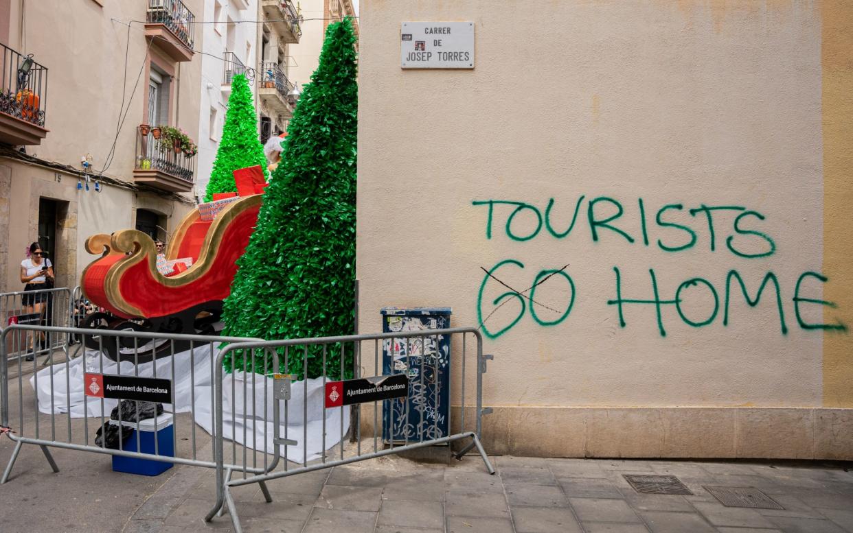 Anti-tourism graffiti in Barcelona