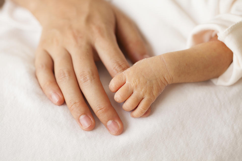 Die Beziehung zur Mutter ist für die Entwicklung jedes Neugeborenen wichtig (Symbolbild: Getty Images)