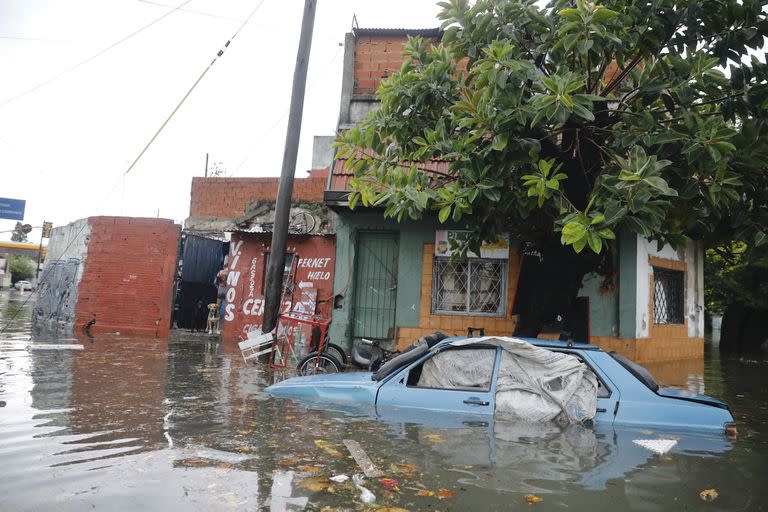 Otra esquina de Avellaneda, bajo agua