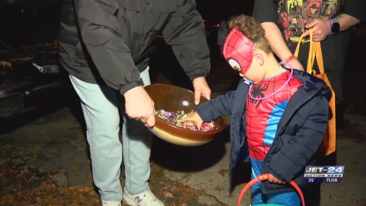 Local families get a sugar rush while trickortreating in Erie