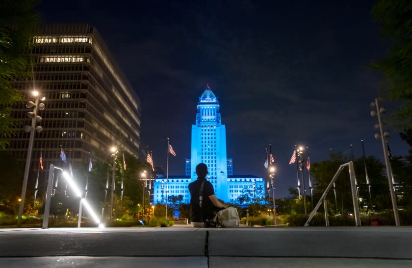 LOS ANGELES, CA - AUGUST 3, 2022: City Hall is lit up in Dodger blue Wednesday night to honor the Dodgers late Hall of Fame announcer Vin Scully, 94, who passed away Tuesday in Los Angeles, California.(Gina Ferazzi / Los Angeles Times)