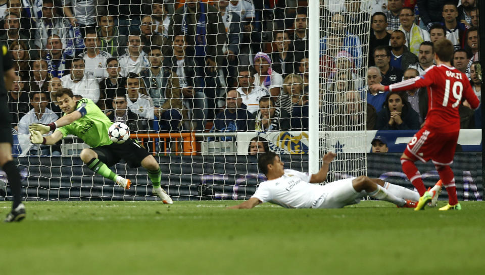 Bayern's Mario Goetze tries to beat Real goalkeeper Iker Casillas during a first leg semifinal Champions League soccer match between Real Madrid and Bayern Munich at the Santiago Bernabeu stadium in Madrid, Spain, Wednesday, April 23, 2014. (AP Photo/Andres Kudacki)