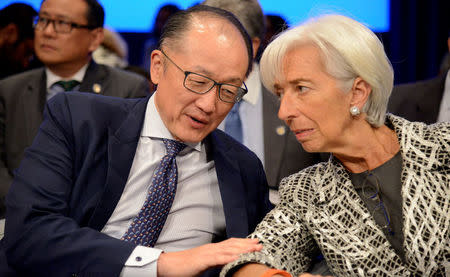 World Bank Group President Jim Yong Kim (L) confers with IMF Managing Director Christine Lagarde prior to the start of the Development Committee Plenary, as part of the IMF and World Bank's 2017 Annual Spring Meetings, in Washington, U.S., April 22, 2017. REUTERS/Mike Theiler