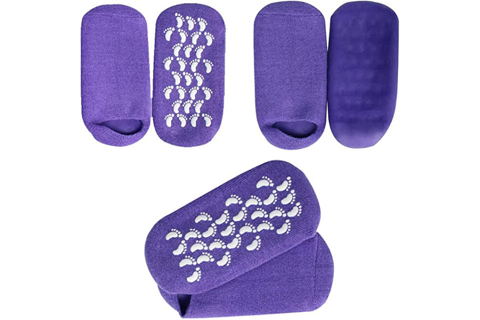 Comfort Gel Socks for Men and Women - Soft Spa Silicone Gel Infused Moisturizing Socks for Dry ed Heel Feet (Purple (1 Pair)). (Photo: Amazon SG)