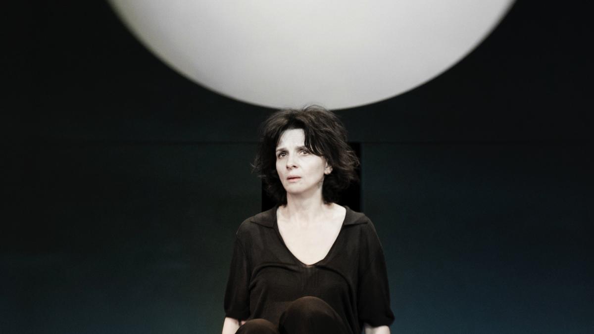 Theater Review: Juliette Binoche and That Downed Malaysia Airlines Jet  Inspire a New Antigone