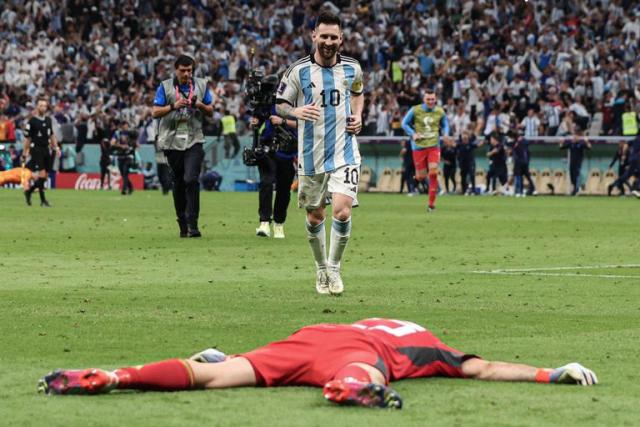 Cheppitos - O croata Lovre Kalinic é impossível perder de vista. Isto  porque o goleiro, que está participando da Copa do Mundo na Rússia, mede  impressionantes 2,01m de altura! Tornando-o o maior