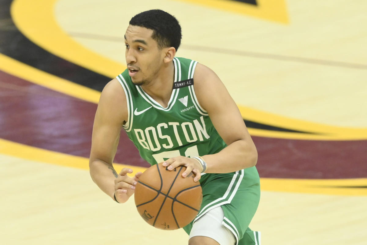 Celtics Waters, débuts Webb pour Boston;  Né à Strickland