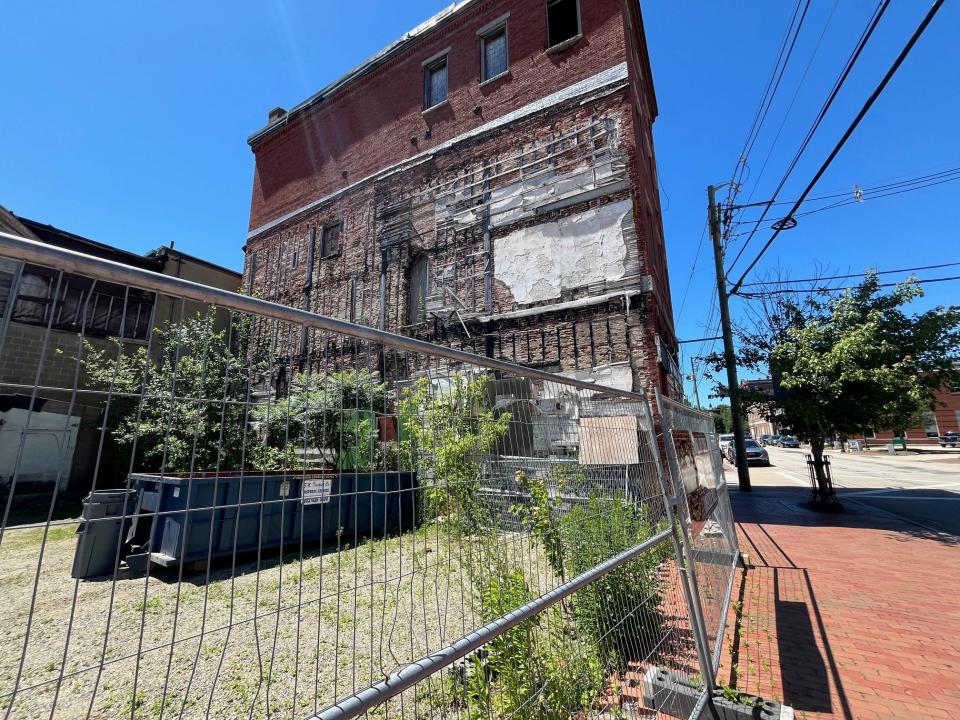 A fence partially surrounds the former Daily Times building at 278 State Street, which was damaged in an April 2017 fire in Portsmouth and has yet to be redeveloped