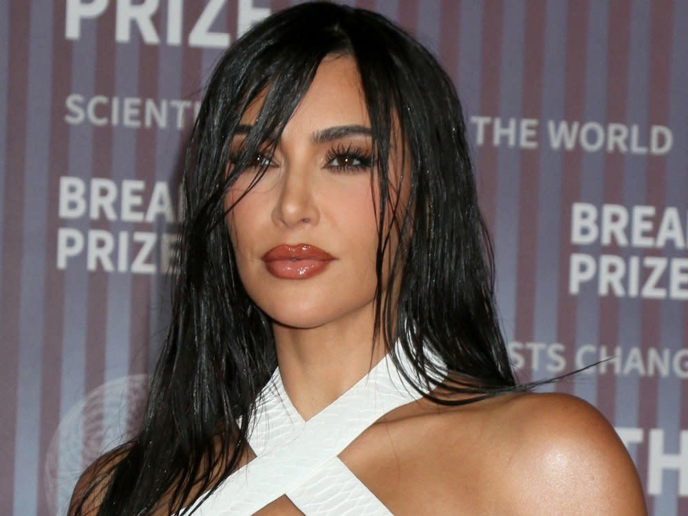 Kim Kardashian kann sich über hochkarätige Kolleginnen freuen. (Bild: Kathy Hutchins/Shutterstock.com)