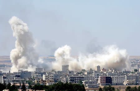 Smoke rises in the Syrian town of Kobani, as pictured from the Turkish side of the border near Suruc, Sanliurfa province, Turkey, June 27, 2015. REUTERS/Stringer