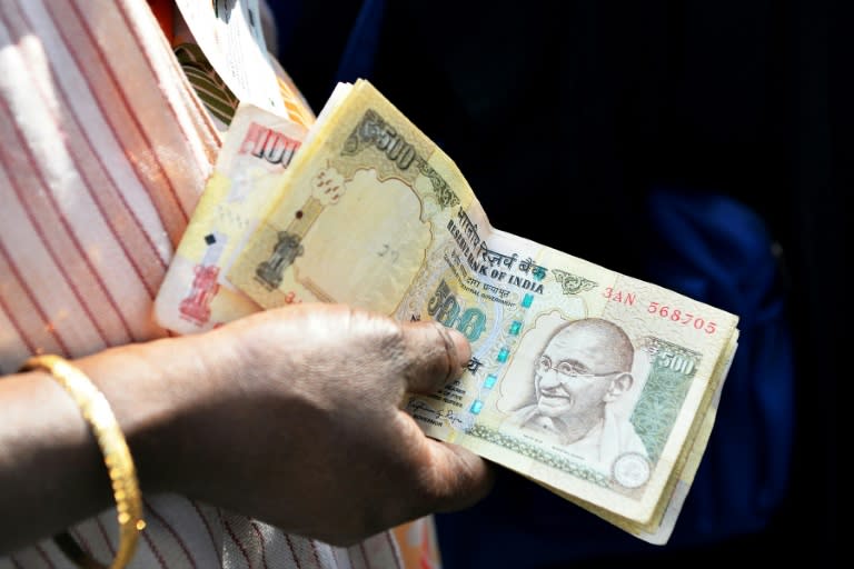 People wait to exchange demonitised Indian currency in Bangalore in January