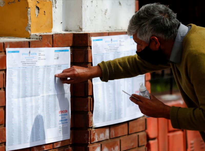 Argentines vote in primary legislative elections, in Buenos Aires