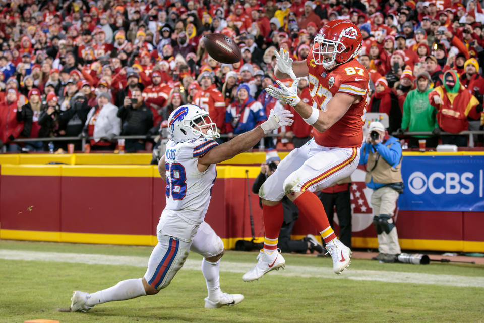 KANSAS CITY, MO - JANUARY 23: Kansas City Chiefs tight end Travis Kelce (87) reaches for the game winning reception over Buffalo Bills outside linebacker Matt Milano (58) during the AFC Divisional Round NFL playoff game on January 23rd, 2022 at Arrowhead Stadium in Kansas City, Missouri. (Photo by William Purnell/Icon Sportswire via Getty Images)