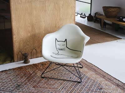 Jobtilbud vurdere Meningsfuld Vitra x Herman Miller Launch Limited-Edition Eames Fiberglass Armchair with  Steinberg Cat
