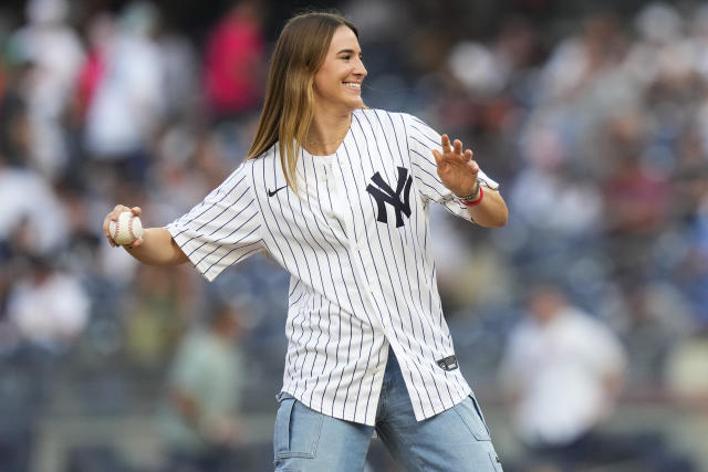 New York Liberty's Sabrina Ionescu talks with New York Yankees manager Aaron  Boone before a baseball game between the New York Yankees and the New York  Mets Wednesday, July 26, 2023, in