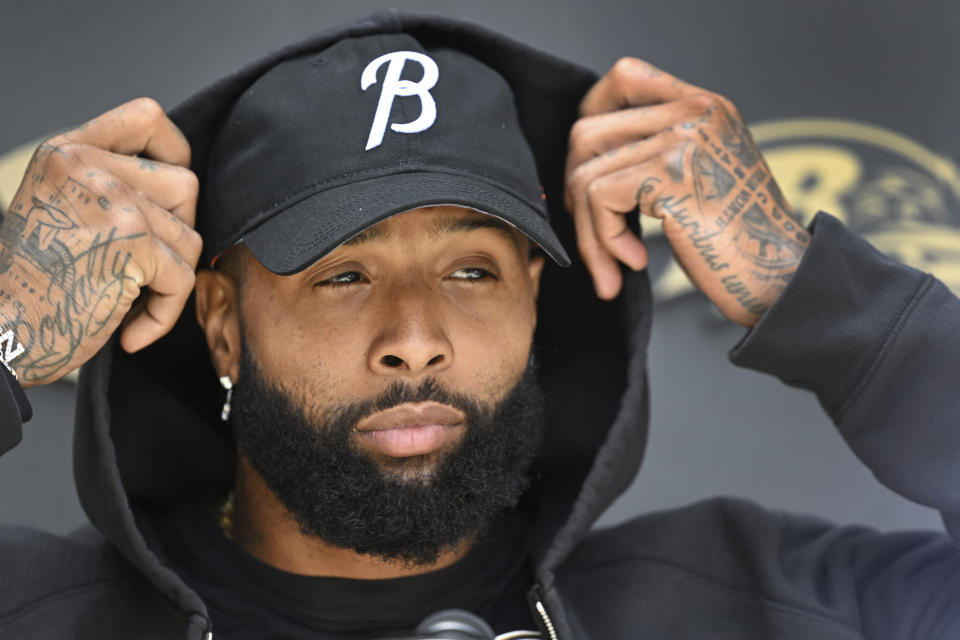 CORRECTS YEAR TO 2023 - Baltimore Ravens wide receiver Odell Beckham Jr. adjusts his hoodie as he answers questions from the media before a mandatory NFL football minicamp, Tuesday, June 13, 2023, in Owings Mills, Md. (AP Photo/Gail Burton)