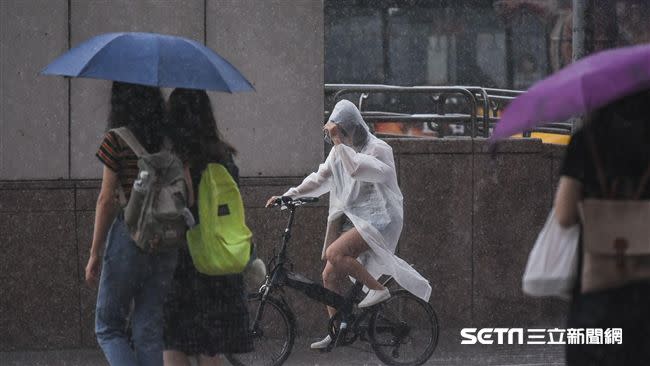 週五蘇拉持續減弱亦漸遠離，局部地區仍有較大雨勢及陣風。 （示意圖／資料照）