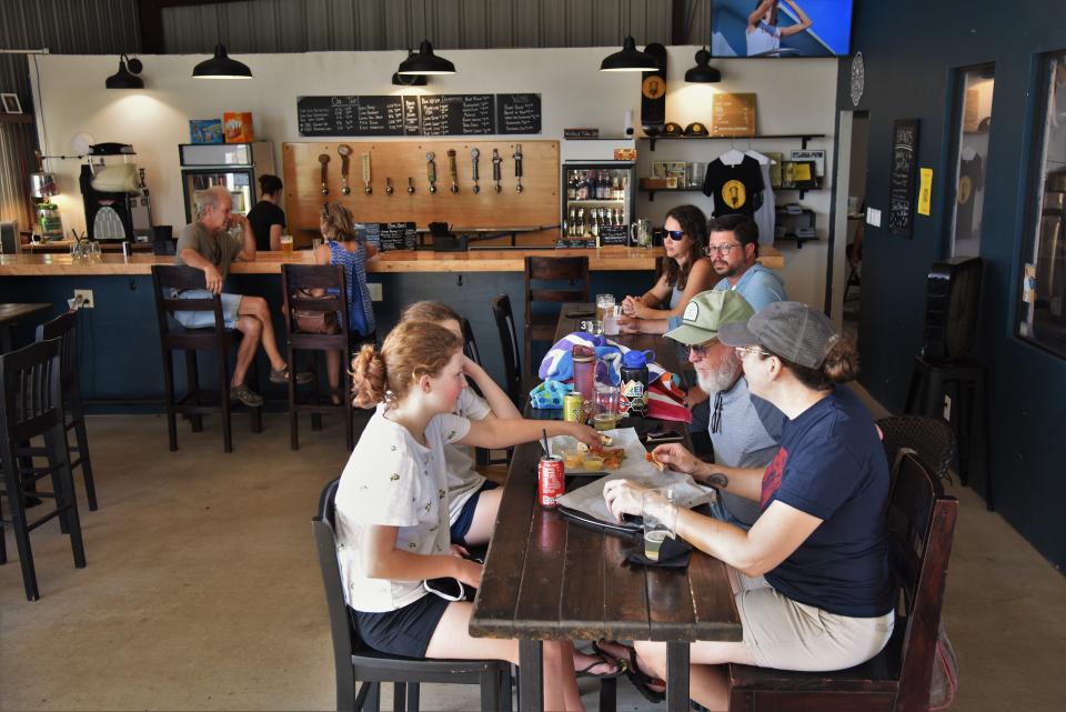 With its tasty food, outdoor picnic benches and activities including Friday night movies, Smithville Brewing Company attracts families to its comfortable setting.