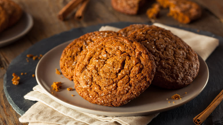 Gingersnap cookies on plate