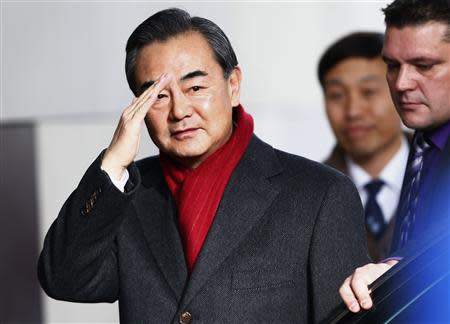 Chinese Minister of Foreign Affairs Wang Yi waves on his arrival at the Intercontinental hotel where talks are being held in Geneva November 23, 2013. REUTERS/Denis Balibouse