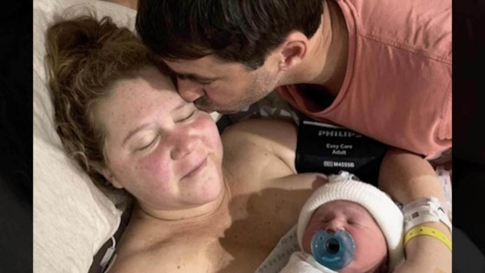 <p>In what has seemed like the longest pregnancy ever … Amy Schumer has finally given birth to her little bundle of joy. Schumer and husband Chris Fischer welcomed their baby boy Sunday night at 10:55 PM, according to the comedian’s Instagram announcement. She actually beat Meghan Markle and Prince Harry by welcoming her baby almost […]</p> <p>The post <a rel="nofollow noopener" href="https://theblast.com/amy-schumer-gives-birth-baby-boy-wendys-spicy-chicken-nuggets/" target="_blank" data-ylk="slk:Amy Schumer Gave Birth to Her Little Nugget After Ripping Wendy’s;elm:context_link;itc:0;sec:content-canvas" class="link ">Amy Schumer Gave Birth to Her Little Nugget After Ripping Wendy’s</a> appeared first on <a rel="nofollow noopener" href="https://theblast.com" target="_blank" data-ylk="slk:The Blast;elm:context_link;itc:0;sec:content-canvas" class="link ">The Blast</a>.</p>