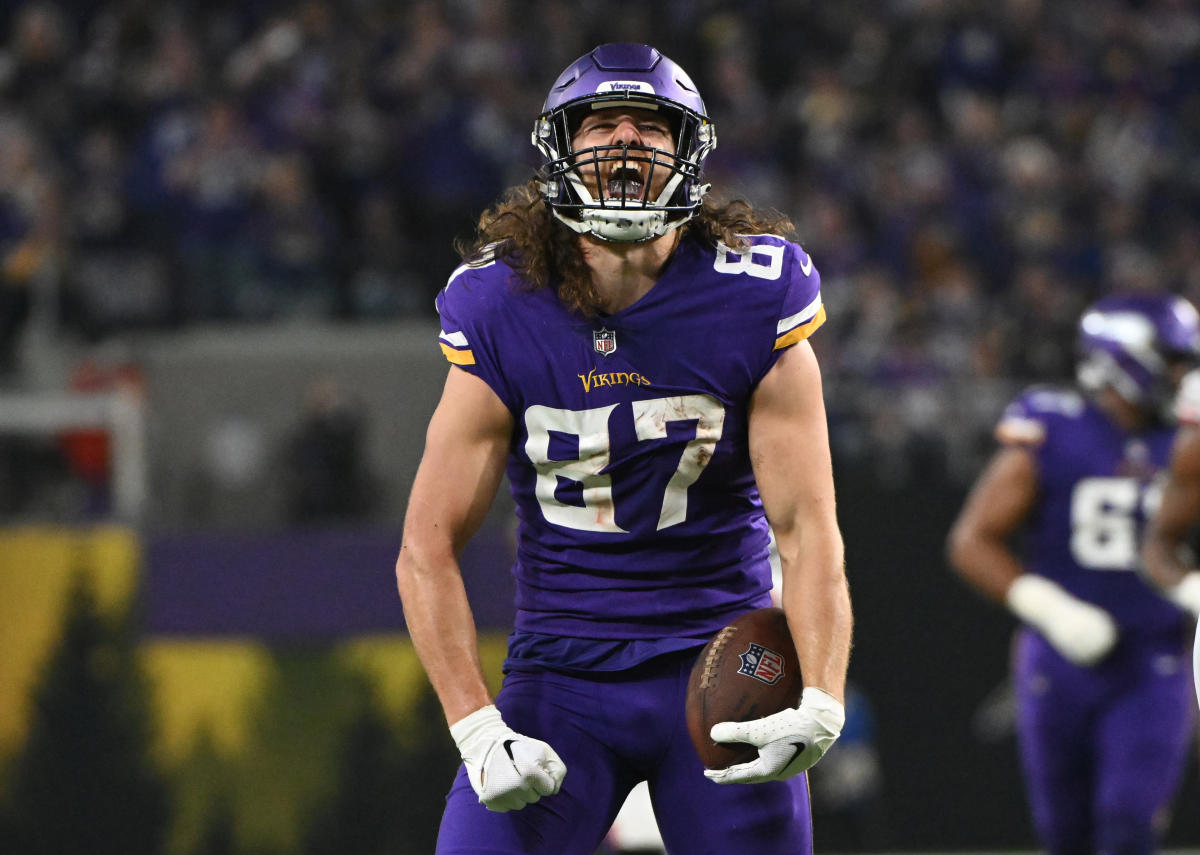 Vikings, T.J. Hockenson agree to extension: Pro Bowl TE reportedly becomes  highest paid at his position 