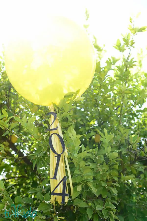 graduation balloon tassel with graduating year