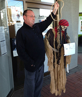 Skeleton hung outside Julia Gillard's electorate office in Werribee, Victoria. Photo: @LaurelIrving7