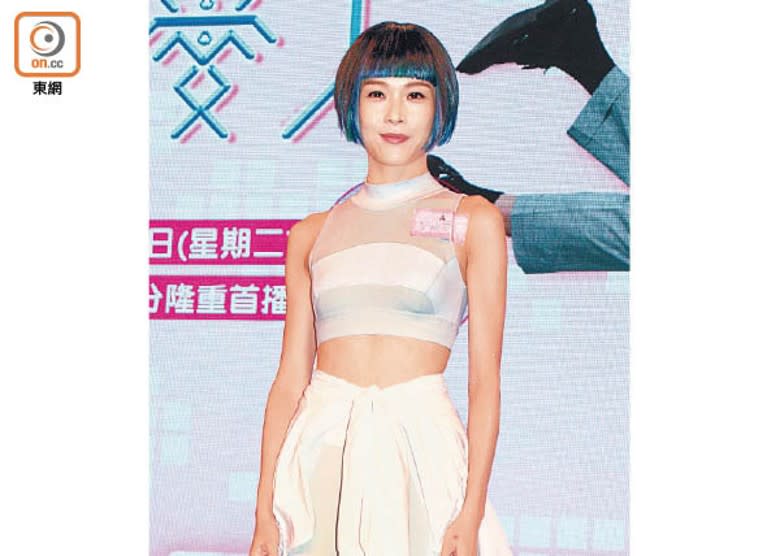 李佳芯於劇中飾演女僕、美少女、骨妹及地盤工人，夠晒百變。