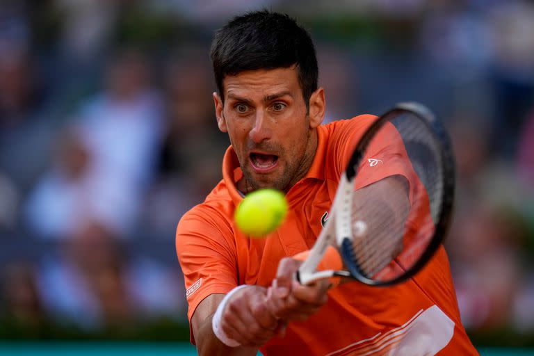 Novak Djokovic no podrá revalidar sus puntos de campeón en Wimbledon, tras la decisión de la ATP no otorgar unidades para el ranking, en represalia por la exclusión a los rusos y los bielorrusos en el certamen londinense.