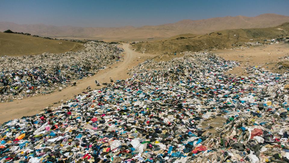 View of used clothes discarded in the Atacama desert, in Alto Hospicio, Iquique, Chile, on September 26, 2021.  EcoFibra, Ecocitex and Sembra are circular economy projects that have textile waste as their raw material. The textile industry in Chile will be included in the law of Extended Responsibility of the Producer (REP), forcing clothes and textiles importers take charge of the waste they generate.  / AFP / MARTIN BERNETTI