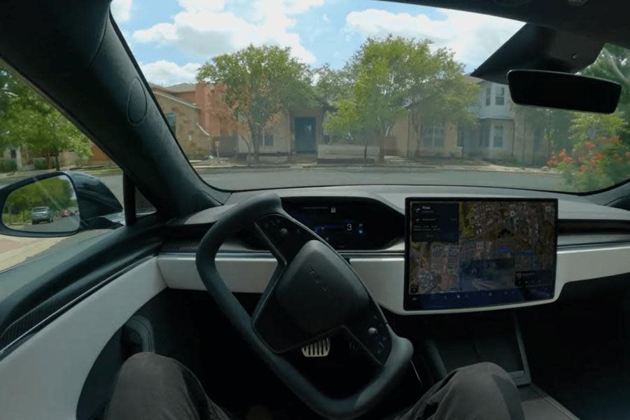 Así se ve ir en el asiento de conductor de un auto autónomo Tesla