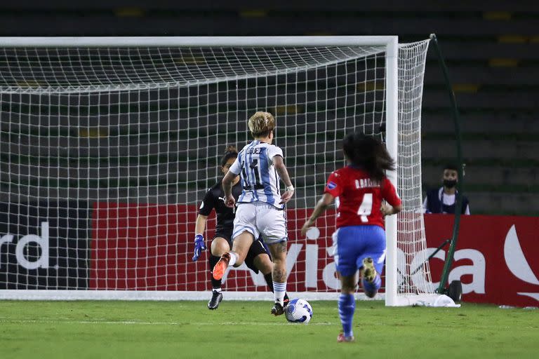 Uno de los goles de Yamila Rodríguez a Paraguay que aseguraron que Argentina jugaría el Mundial femenino